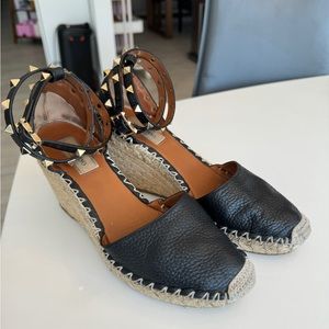 Authentic Valentino Garavani Rock stud wedges